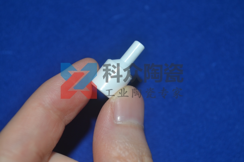 氧化鋯陶瓷推桿的特點體現(xiàn)在什么方面？